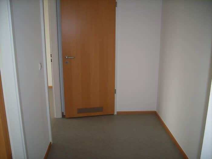 Flur 2 mit Gaeste WC